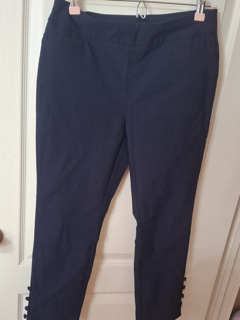 Chico’s Navy Cropped Pants with Button Hem – Petite 4P / Chico’s 0P  NWOT